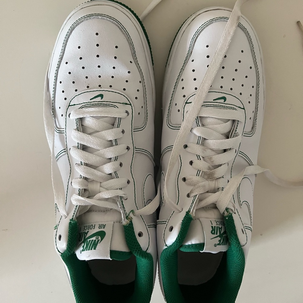 Nike Air Force 1 size 9.5M, white with green stitching - Picture 4 of 13
